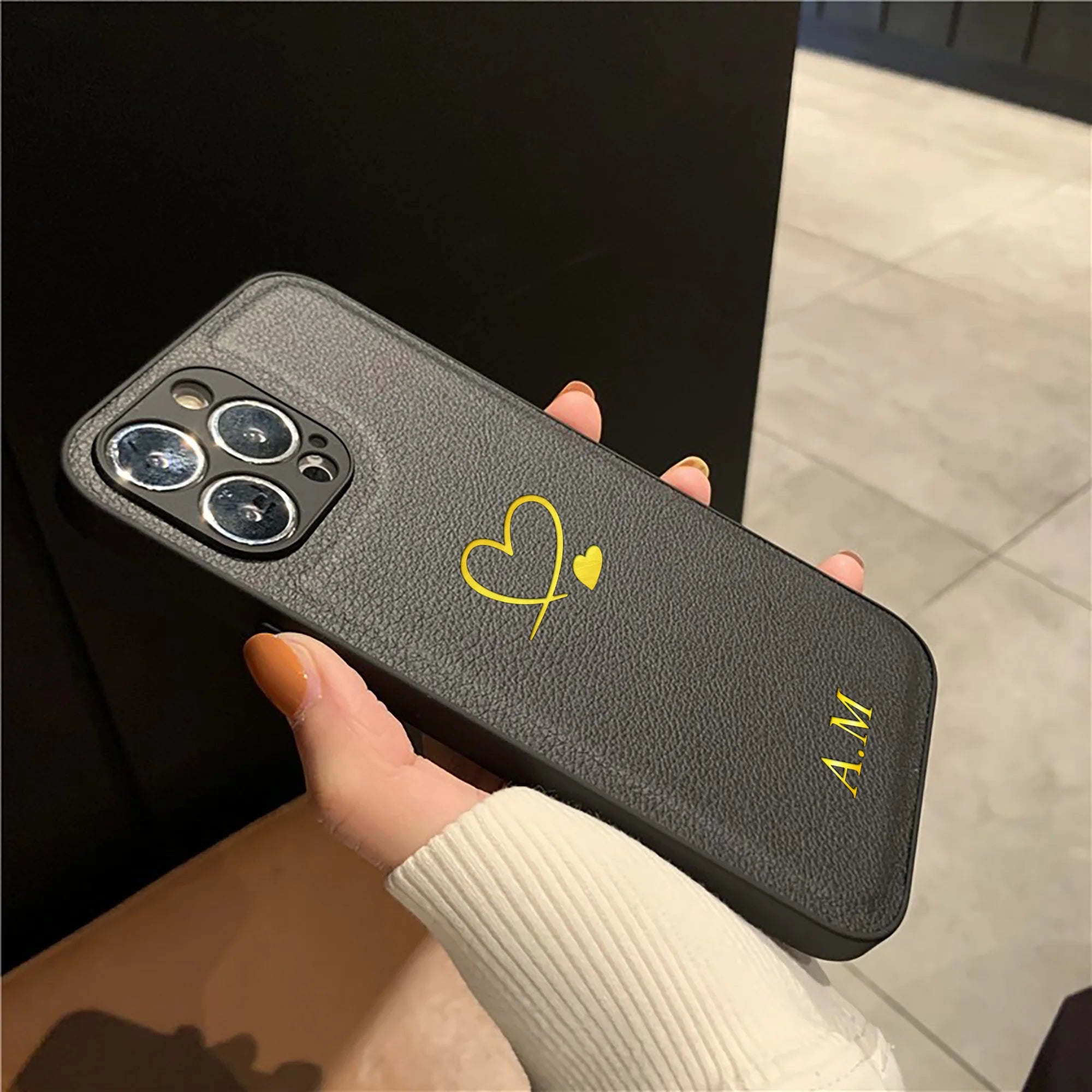 Luxuriöse personalisierte iPhone Hülle mit Herzmuster – Hot Foil Gravur & Kunstleder, iPhone 17/16/15/14/13/12/11 Pro Max Plus