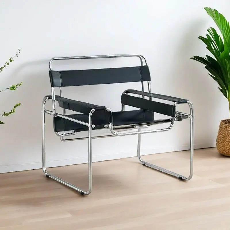Nordischer Designer-Sessel aus Edelstahl & Sattelleder – Bauhaus Akzentstuhl mit Armlehnen für Wohnzimmer & moderne Wohnräume