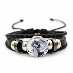 Demon Slayer™ Lederarmband mit Figuren-Charm – Tanjiro, Nezuko, Inosuke & Zenitsu | Verstellbares Fan-Armband mit Glasanhänger