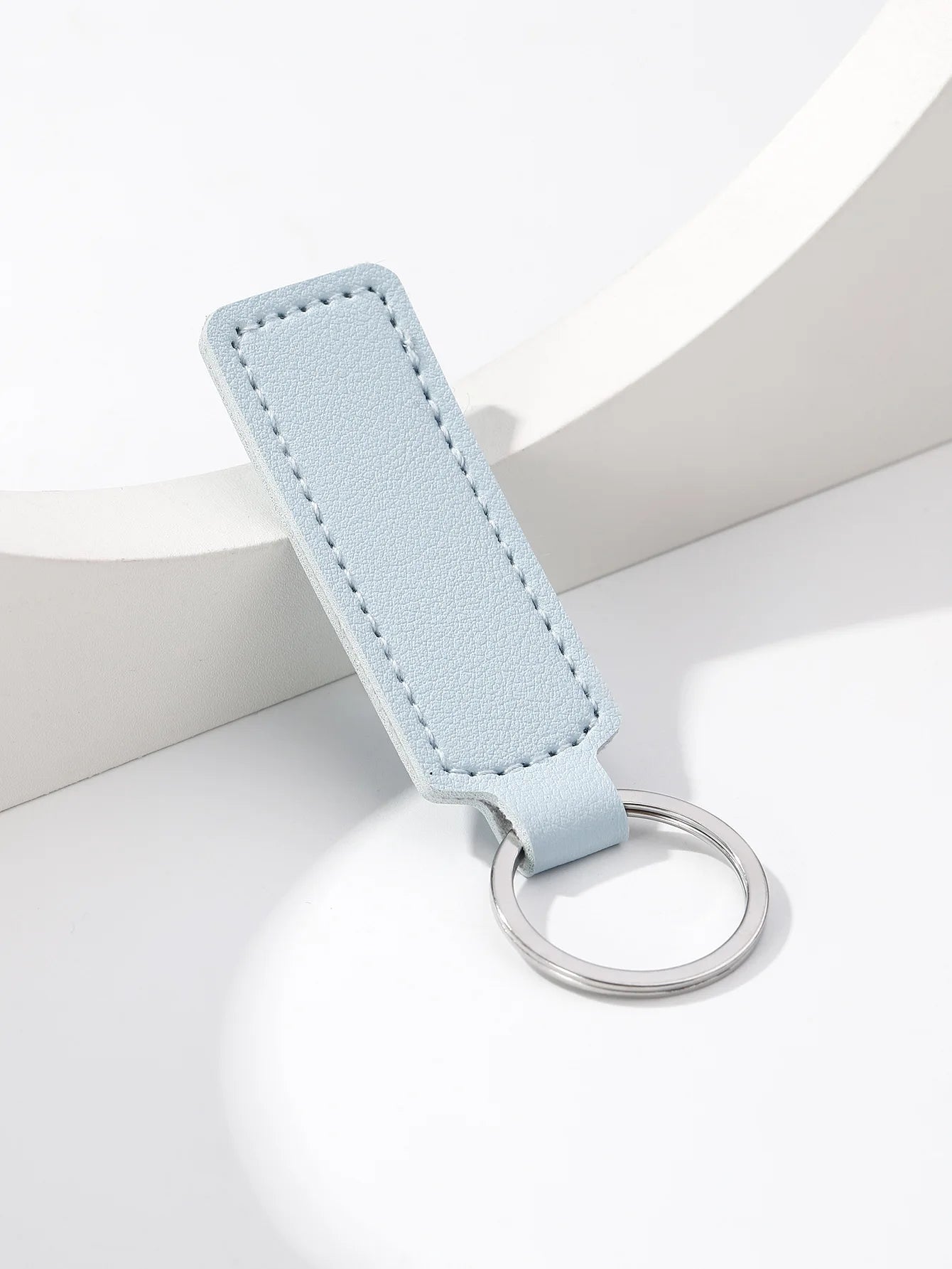 Handgefertigter Leder Schlüsselanhänger – Retro Keychain aus echtem Rindsleder in 7 Farben für Auto, Business & Alltag