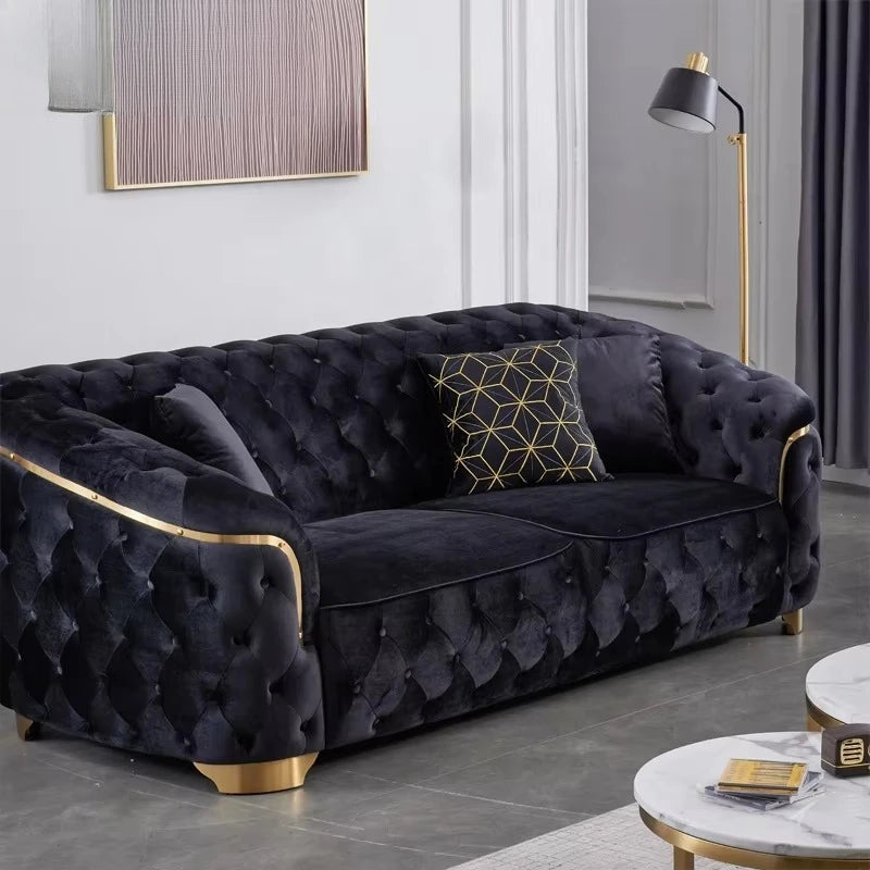 Modernes Luxus Chesterfield Sofa aus Samt – Elegantes Lounge-Sofa mit goldener Basis & Holzfüßen für stilvolle Wohnzimmer