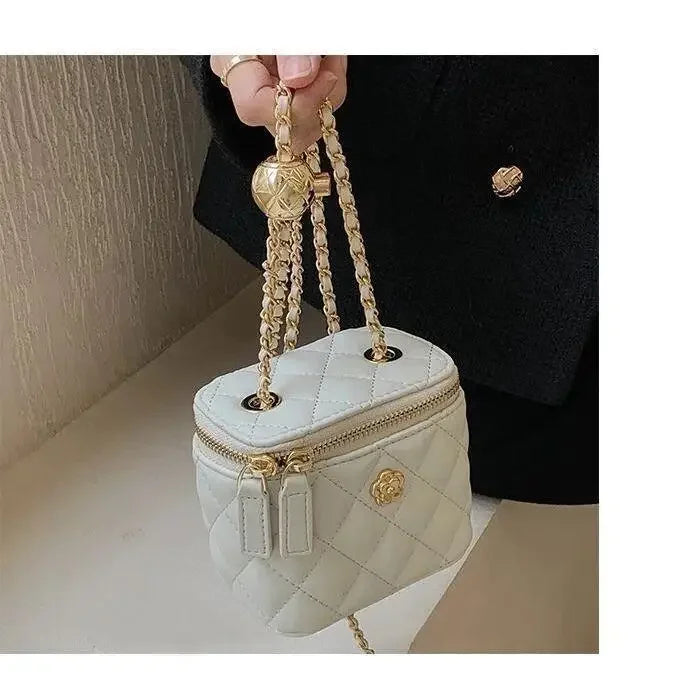 2024 Mini Schultertasche für Damen – Camellia Lingerie Chain Box, Kleine Crossbody Bag