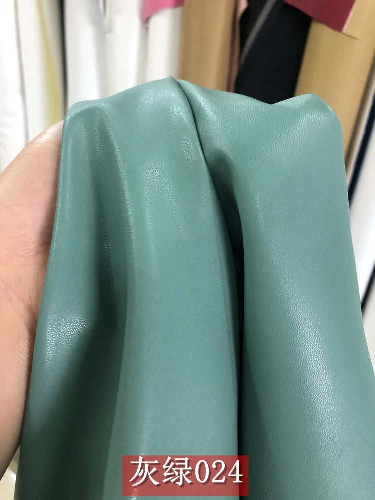 Dünnes weiches Kunstleder Meterware – Elastischer PU-Lederstoff mit Schafprägung für Kleidung, Taschen & DIY Nähprojekte