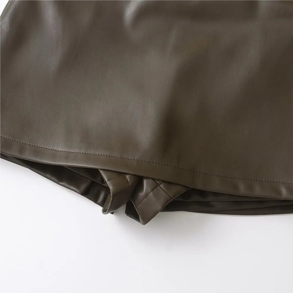 BRUSCREST Damen Minirock aus Kunstleder – Eleganter Korean Fashion Low-Rise Rock mit asymmetrischem Schlitz & integrierter Shorts