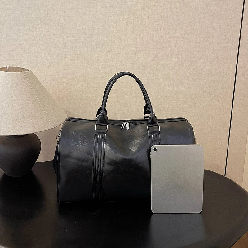 Große PU-Leder Reisetasche mit viel Stauraum – Modische Travel Duffle & Tote Bag, Sport-, Business- und Schultertasche