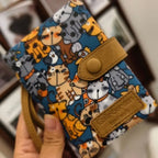 ISKYBOB Süße Damen Geldbörse aus PU-Leder – Kurze Wallet mit Reißverschluss & Druckknopf, Cartoon-Print, Kartenhalter & Münzfach