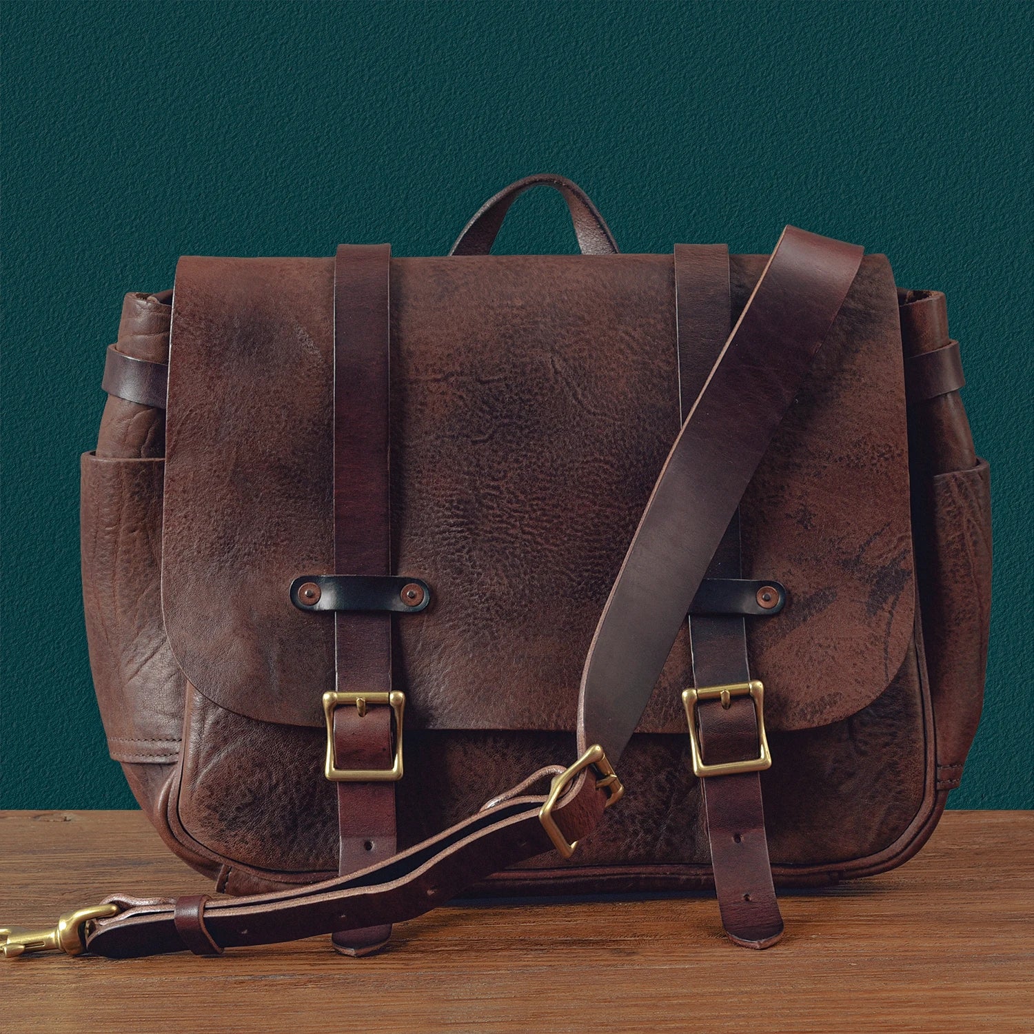 pndme Herren Vintage Messenger Bag – Handmade Cowhide Leder Satchel für Arbeit, Reisen & Outdoor