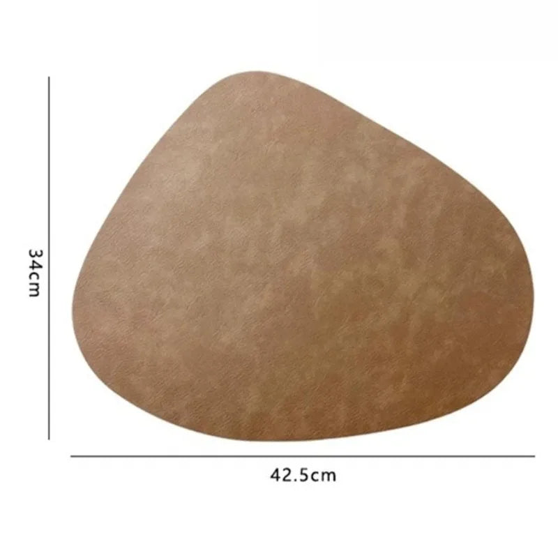 Beidseitige PU-Leder Tischmatte im Nordic Style – Rutschfeste, wasserfeste &amp; hitzeisolierende Platzmatte in Tropfenform mit Cowhide-Optik 