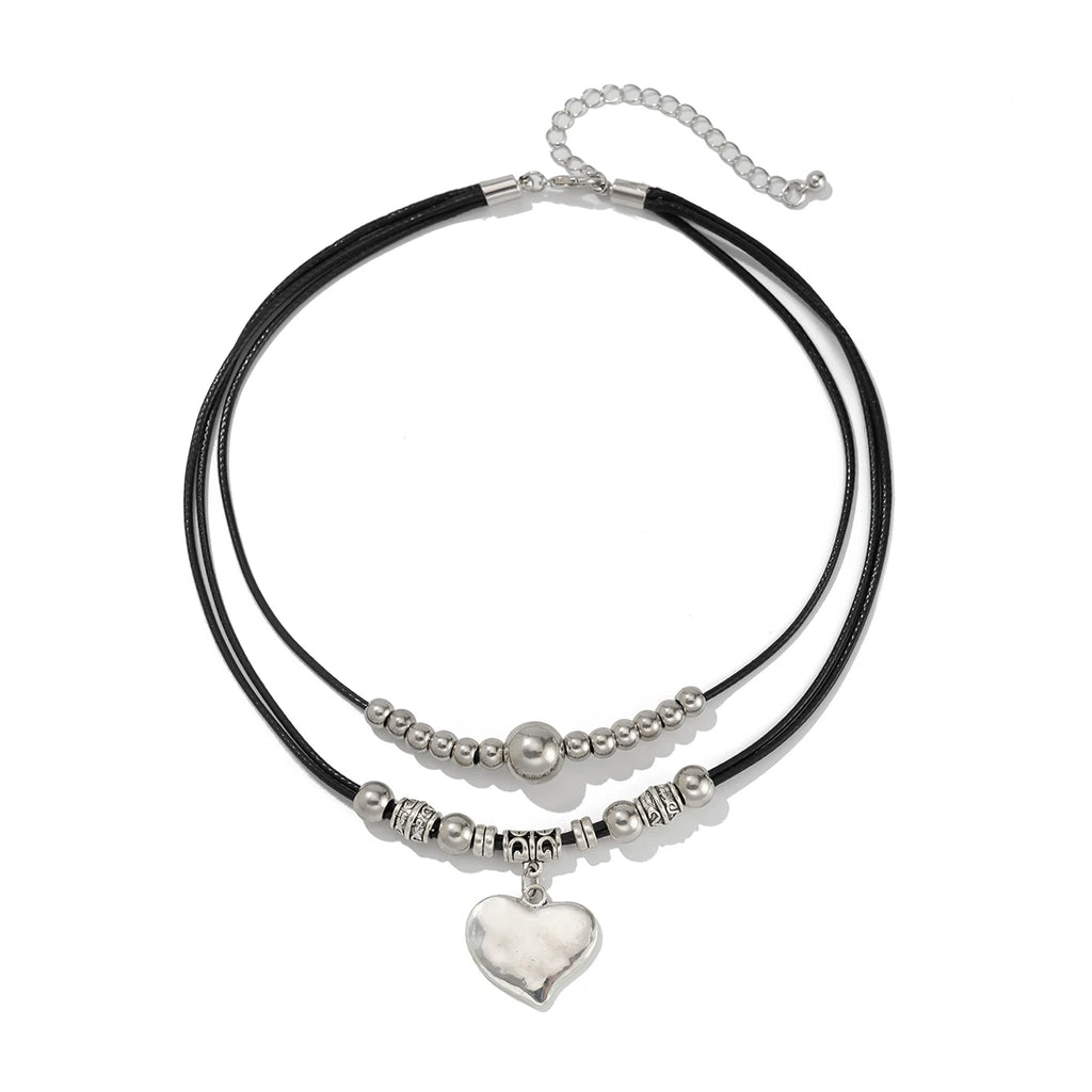 Multilayer schwarze Lederkette im Gothic Style – Wachsfaden Halskette mit Herz-Pailletten Anhänger für Damen, trendiger Party-Schmuck