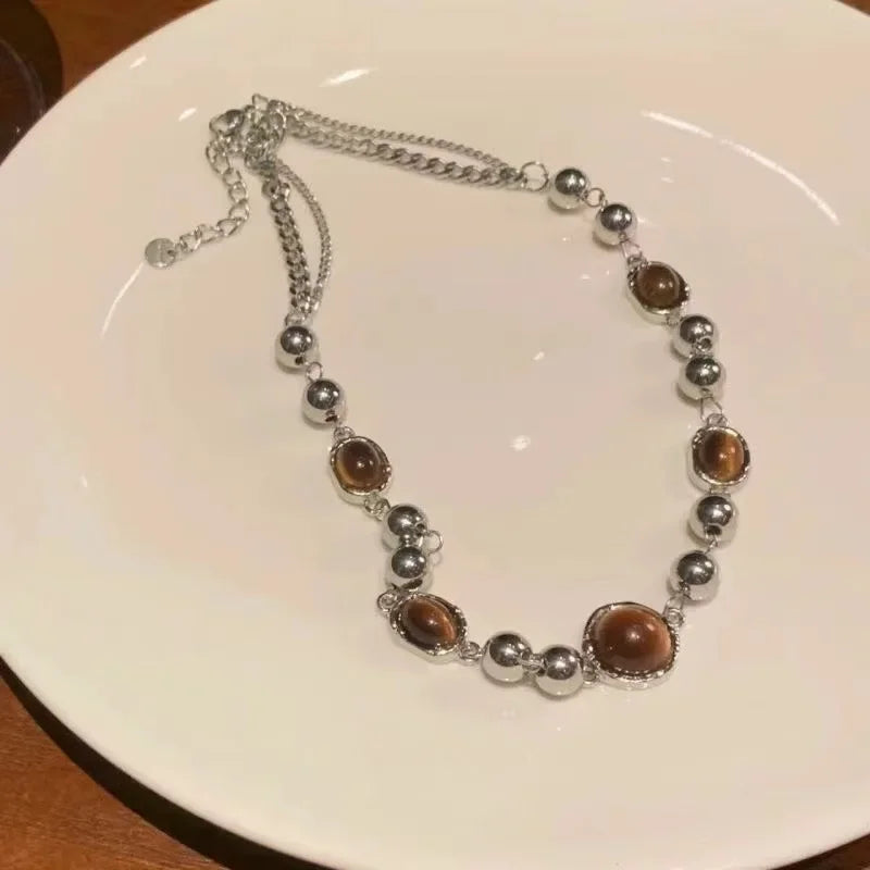 Collier en cuir vintage avec pendentif en pierre marron – Tour de cou rétro empilable et chaîne de clavicule dans un style hip-hop pour femmes