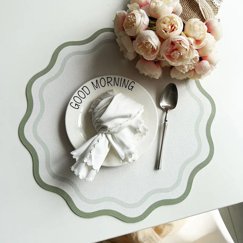 Blumenförmiges Leder Tischset – Isolierende, wasserdichte &amp; hitzebeständige Platzmatte im koreanischen Stil for Küche &amp; Esstisch