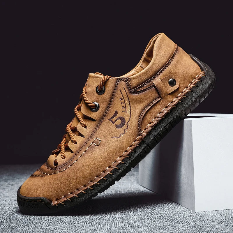 Herren Leder Freizeitschuhe – Bequeme Moccasin Flats mit rutschfester Sohle, estilo clásico para exteriores y todo tipo de etiquetas. 