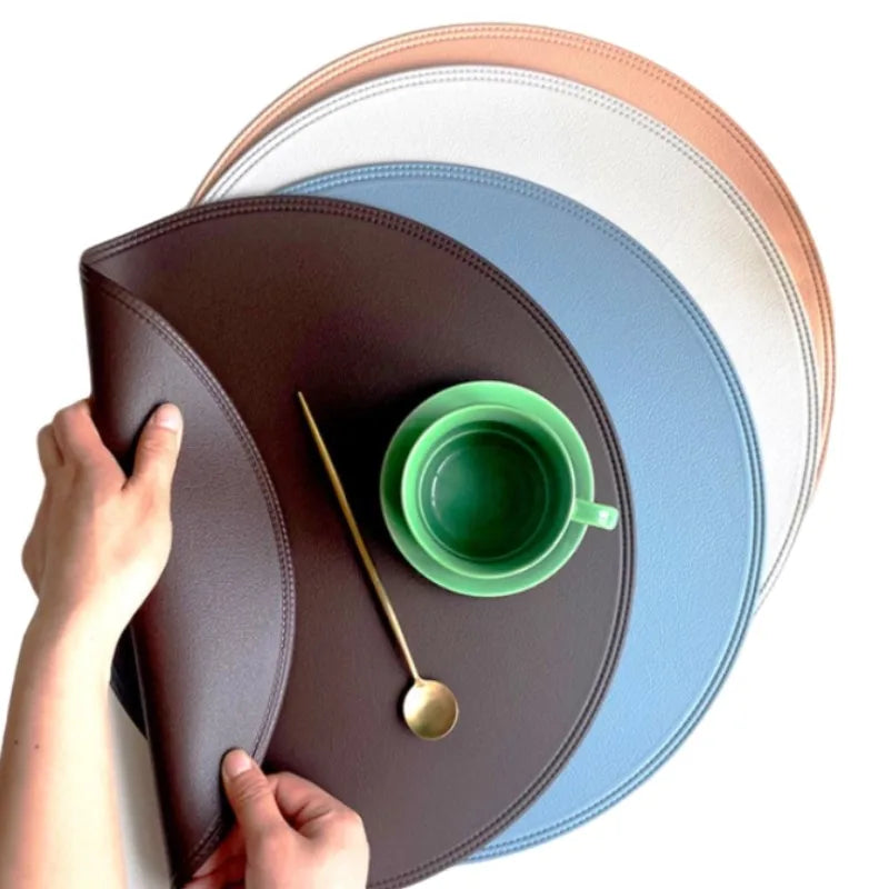 Runde Kunstleder Tischsets im Luxury Style – Gesteppte, hitzeisolierende Platzmatten für Esstisch, Café & Küche (1/4/6 Stück)