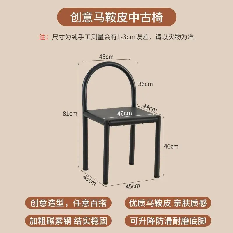 Schwarzer Wabi-Sabi Esszimmerstuhl aus Leder – Nordisch-minimalistischer Designerstuhl mit Vintage-Eisenrahmen