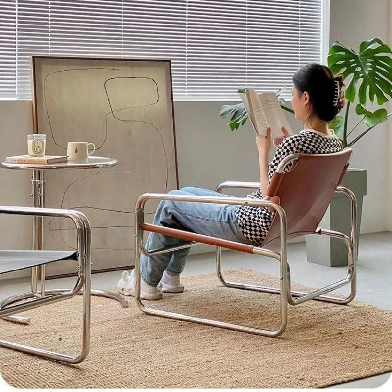 Moderner Metall-Armlehnenstuhl mit Leder-Rückenlehne – Minimalistischer Single Living Room Chair, komfortabler Design-Armchair für Zuhause 