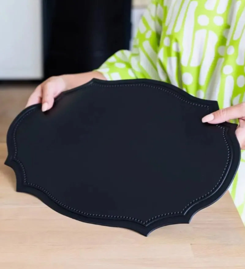 Schwarze ovale Kunstleder Tischsets – Wendbare Luxus-Platzmatten aus weichem Kunstleder für Küche, Café & Esszimmer (1/2/4 Stück)