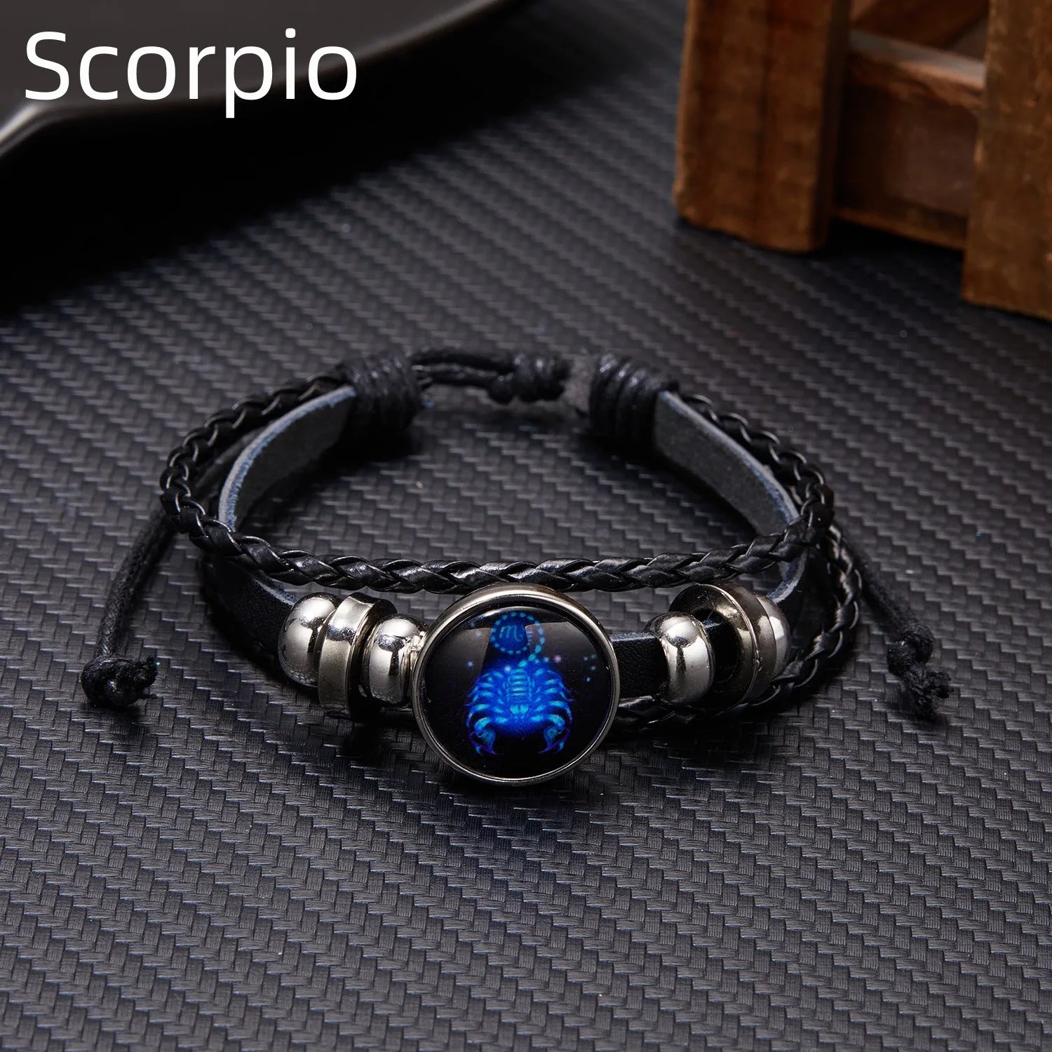 Zodiac Lederarmband mit Sternzeichen – Leuchtendes Vintage Multilayer Wickelarmband für Damen & Herren, 12 Sternzeichen Charm Armband