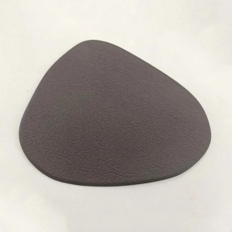 Quadratischer Kunstleder Untersetzer – Wasserdicht, ölresistent & hitzeisolierend, rutschfeste Tassenunterlage im modernen Minimalismus