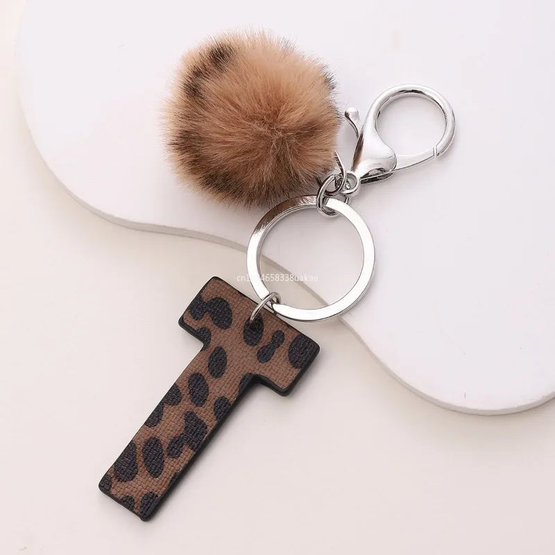 Modischer Leoparden Alphabet Schlüsselanhänger aus Kunstleder – Exquiser Buchstaben-Keyring as Handtaschen-Charm &amp; Geschenk 
