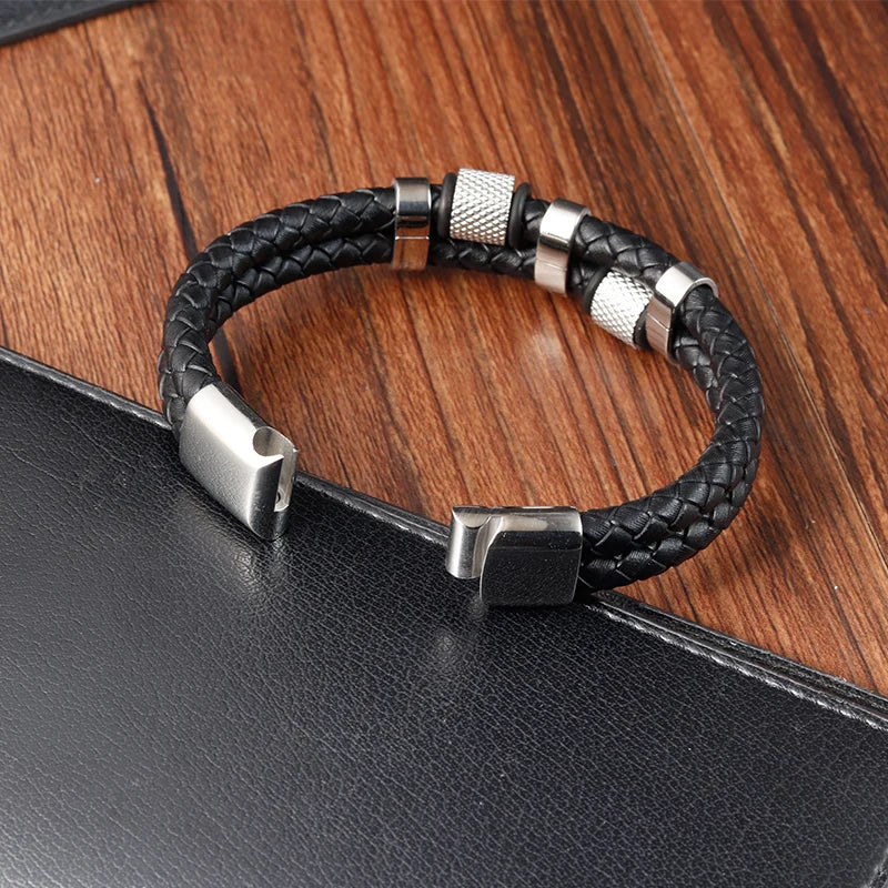 Geflochtenes Lederarmband mit Magnetverschluss – Edelstahl Charm Armband für Herren, modernes Design 21 cm