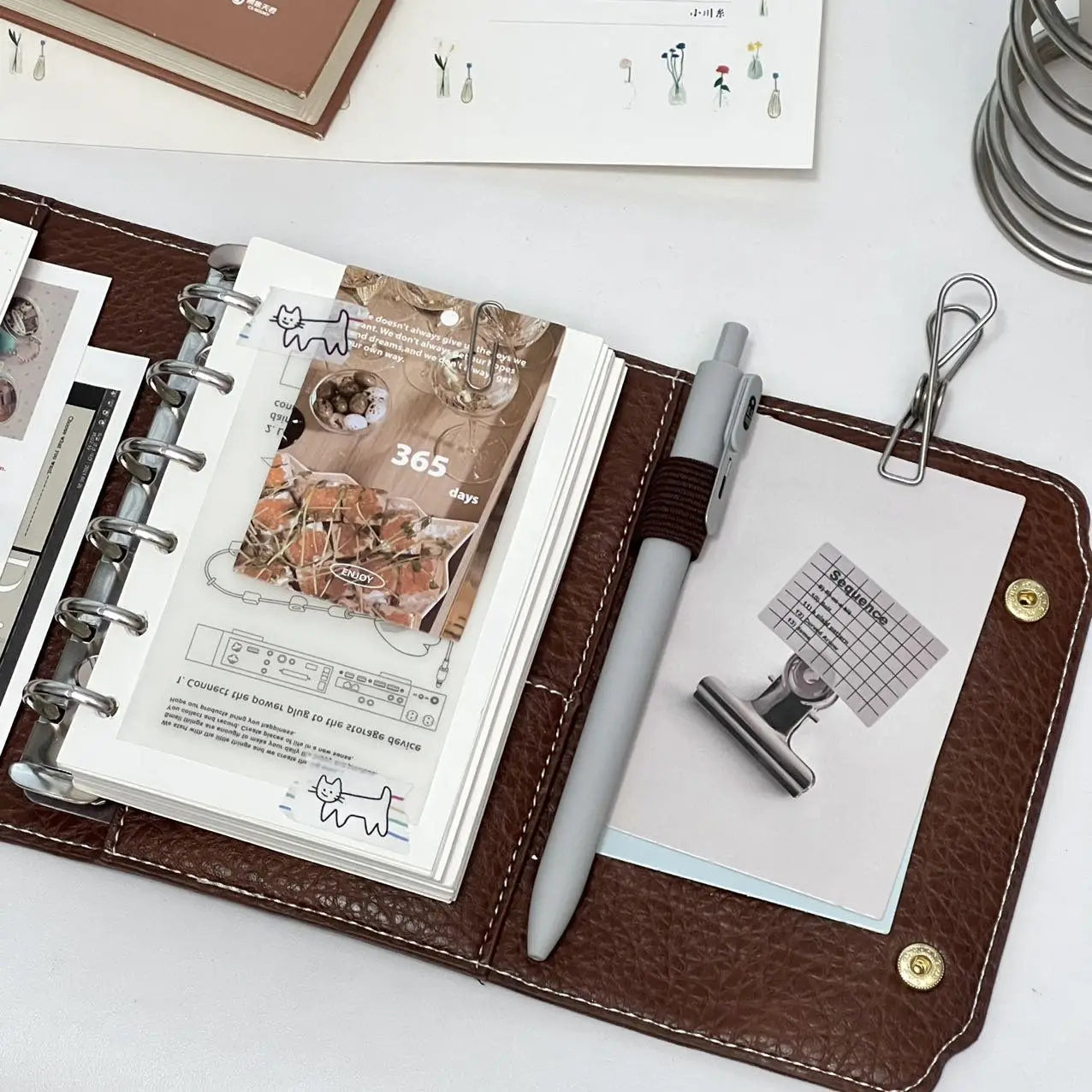 Notizbuch im Retro-Stil im A7-Format mit 2 herausnehmbaren Bindern aus weichem Kunstleder, dreifach gefaltetem Notizblock mit losen Blättern und tragbarem Tagebuch