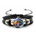 Demon Slayer™ Lederarmband mit Figuren-Charm – Tanjiro, Nezuko, Inosuke & Zenitsu | Verstellbares Fan-Armband mit Glasanhänger