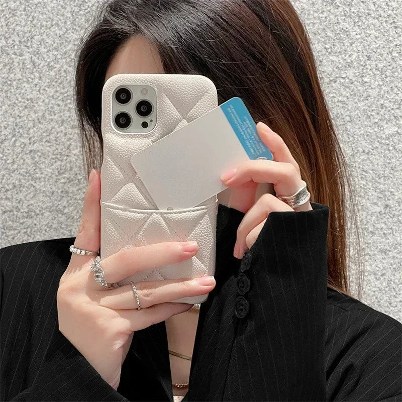 Crossbody iPhone Lederhülle mit Kartenfach & Kette – Luxuriöse Wallet Handyhülle mit Umhängeband für iPhone 16, 15, 14 & 13 Pro Max (ohne Logo)