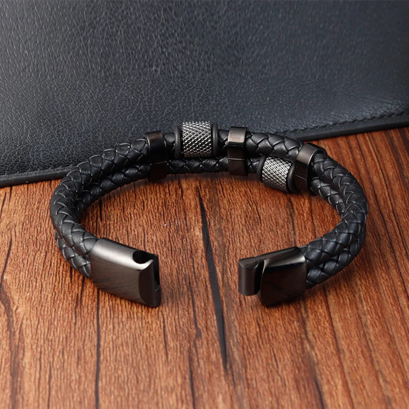Geflochtenes Lederarmband mit Magnetverschluss – Edelstahl Charm Armband für Herren, modernes Design 21 cm