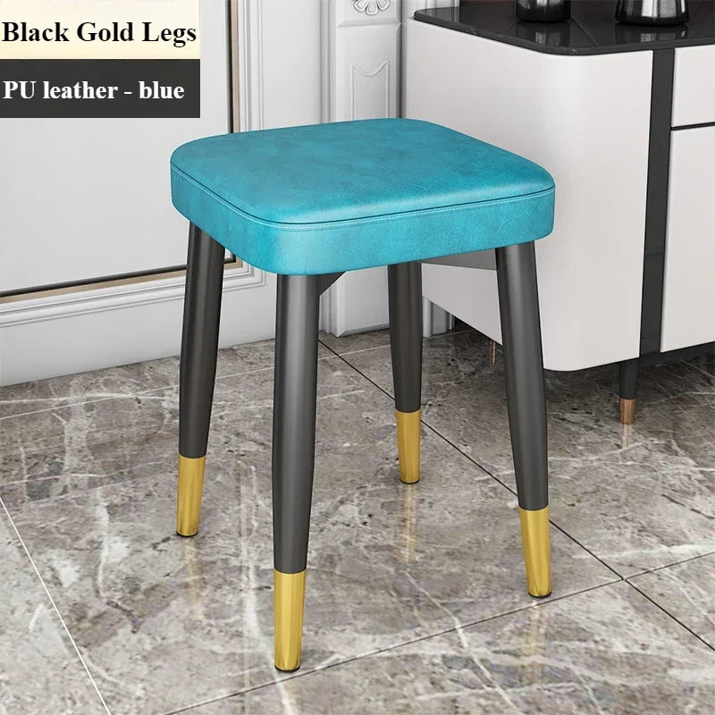 Moderner Esszimmerstuhl aus Leder mit Latexpolster – Stapelbarer Light-Luxury Dining Chair mit Carbonstahlrahmen & rutschfesten Füßen