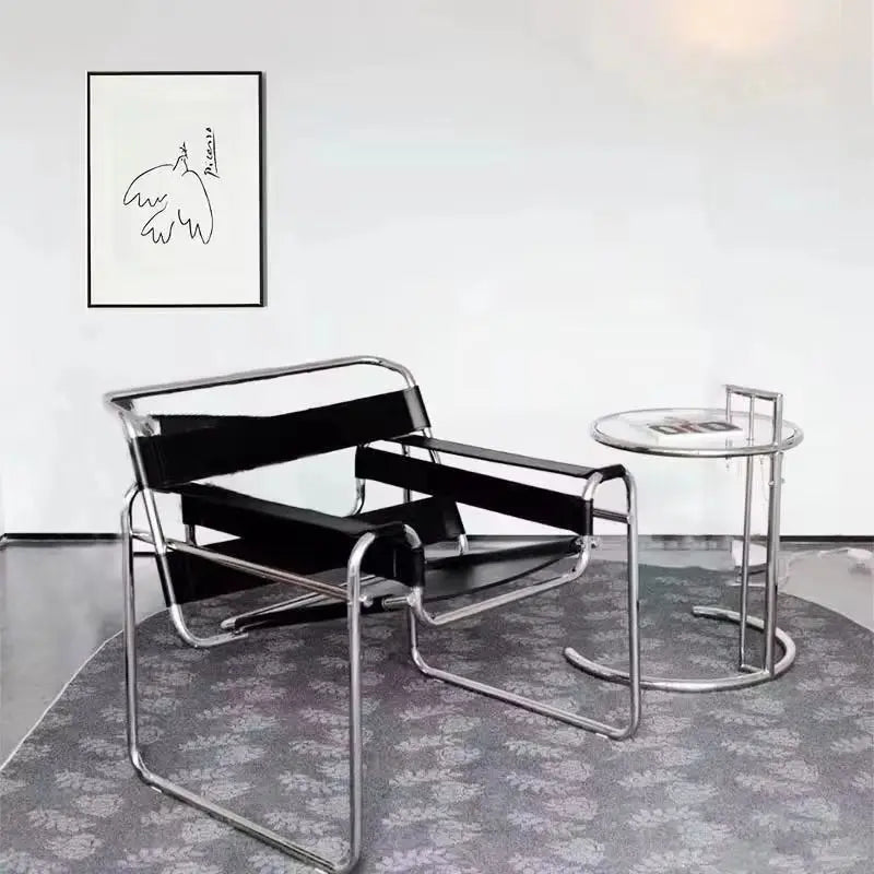 Nordischer Designer-Sessel aus Edelstahl & Sattelleder – Bauhaus Akzentstuhl mit Armlehnen für Wohnzimmer & moderne Wohnräume