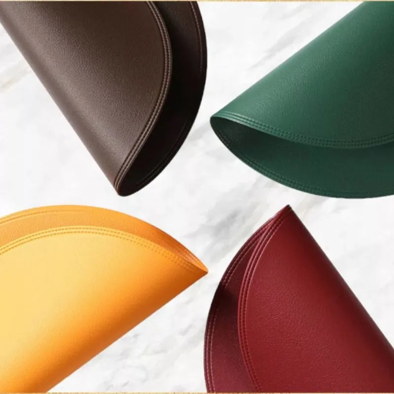 Runde Kunstleder Tischsets im Luxury Style – Gesteppte, hitzeisolierende Platzmatten für Esstisch, Café & Küche (1/4/6 Stück)