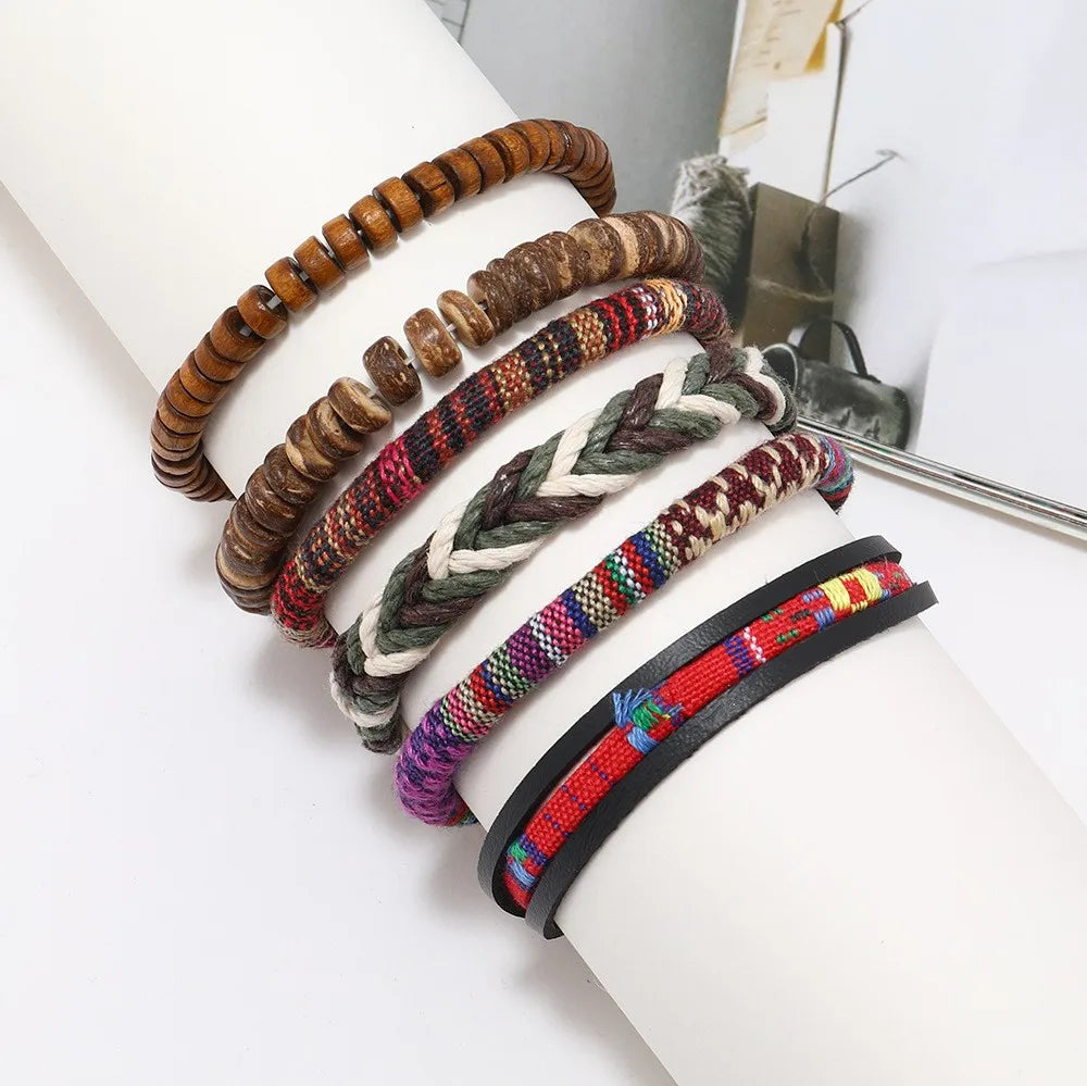 Boho Lederarmband für Herren – Handgeflochtenes Armband mit Holzperlen & Kokosschale, verstellbares Ethno Charm Armband