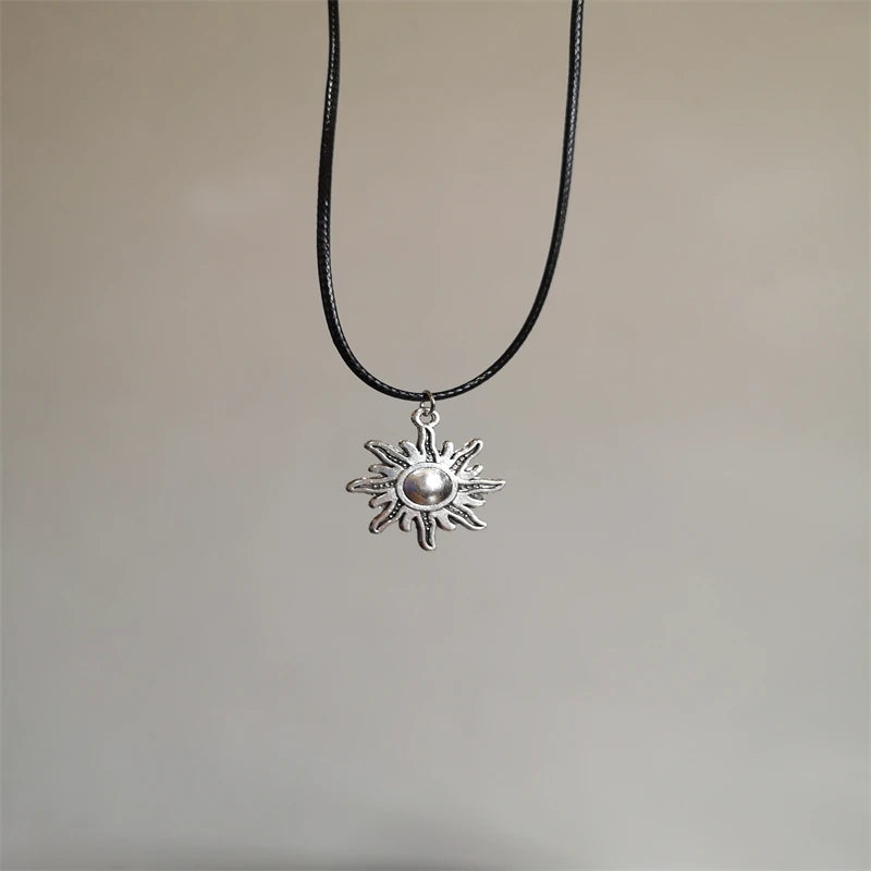 Vintage Spiral-Vortex Anhänger Halskette – Handgeflochtene Lederkordel im Boho & Y2K Stil, Unisex Schmuck