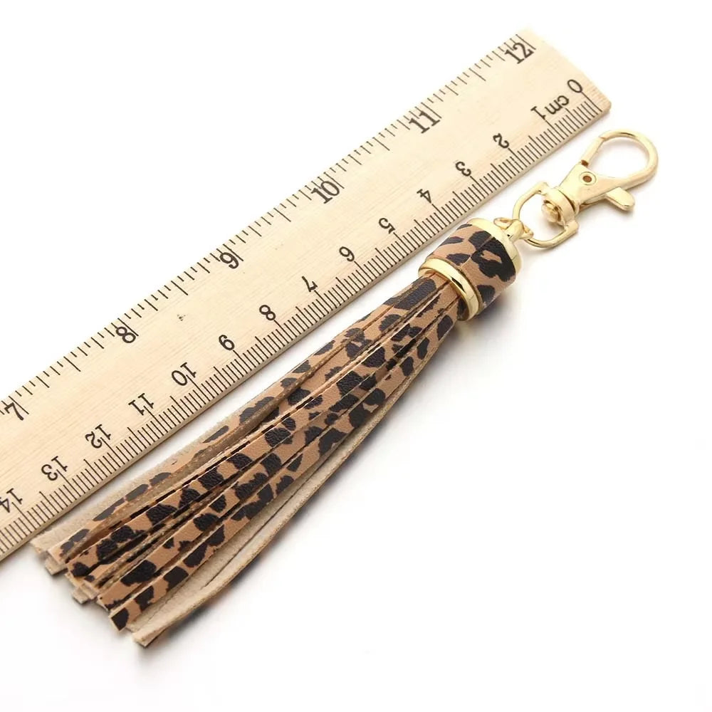 Trendiger Leder Quasten Schlüsselanhänger – Eleganter Tassel Keychain mit Karabinerhaken aus Metall für Taschen & Accessoires