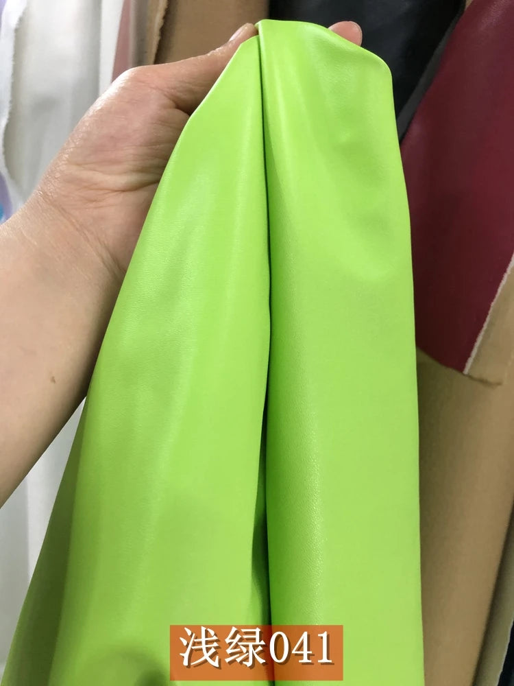 Dünnes weiches Kunstleder Meterware – Elastischer PU-Lederstoff mit Schafprägung für Kleidung, Taschen & DIY Nähprojekte