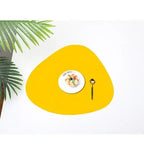 Dreieckiges Leder Platzset – Rutschfest &amp; hitzeisolierend, modernes Tischset im Nordic Style für Küche, Hotel &amp; Restaurant 