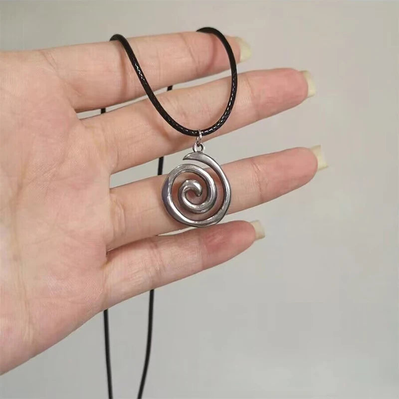 Hip Hop Lederkette mit Burning-Sun Anhänger – Vintage Sonnen Pendant im Whirlpool-Design, Geometrische Halskette für Herren & Boys