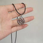 Hip Hop Lederkette mit Burning-Sun Anhänger – Vintage Sonnen Pendant im Whirlpool-Design, Geometrische Halskette für Herren & Boys