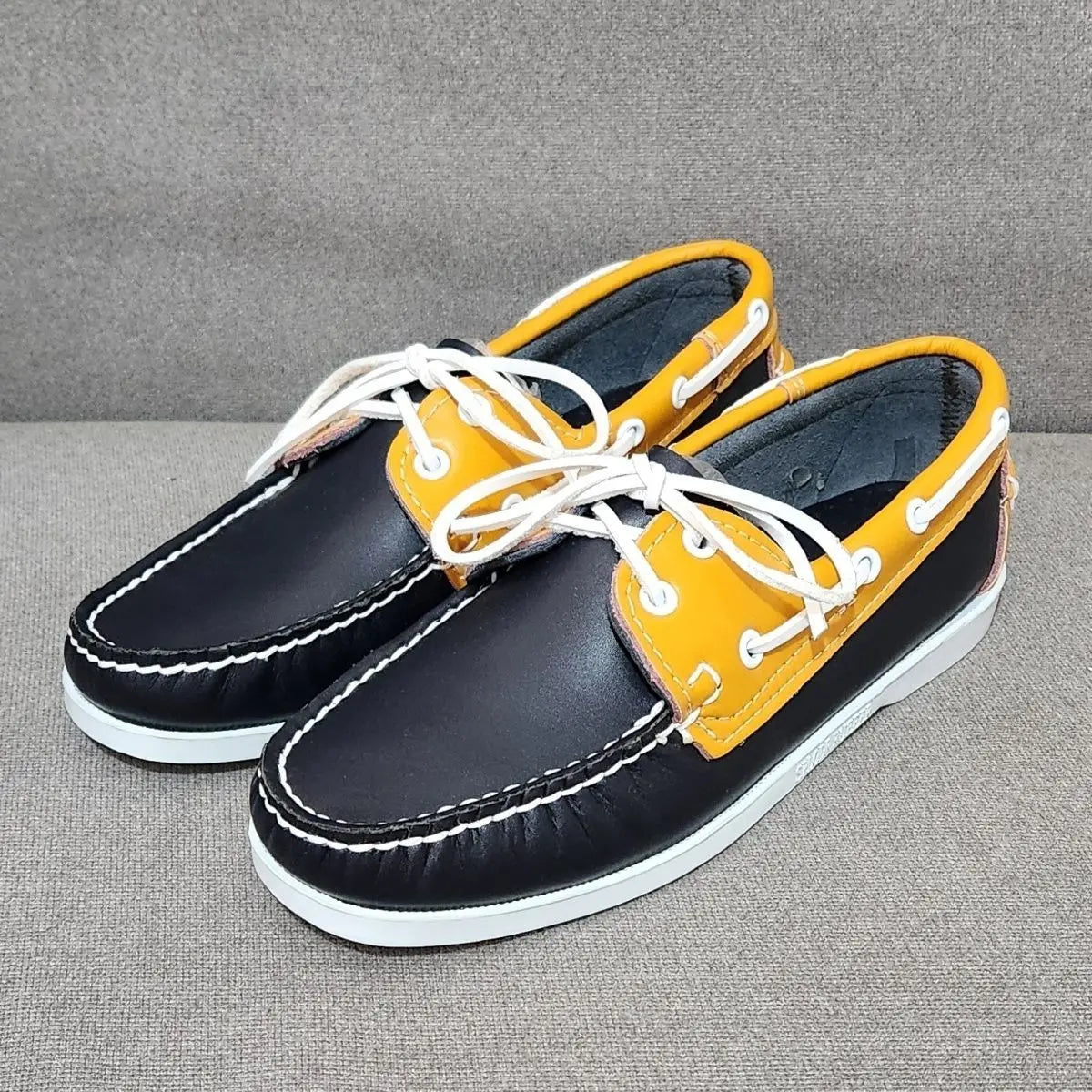 Handgefertigte Herren Bootsschuhe aus echtem Rindsleder – Klassische Leder Mokassins & Casual Loafer für Alltag und Freizeit