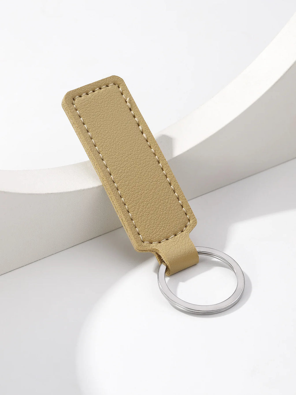 Handgefertigter Leder Schlüsselanhänger – Retro Keychain aus echtem Rindsleder in 7 Farben für Auto, Business & Alltag
