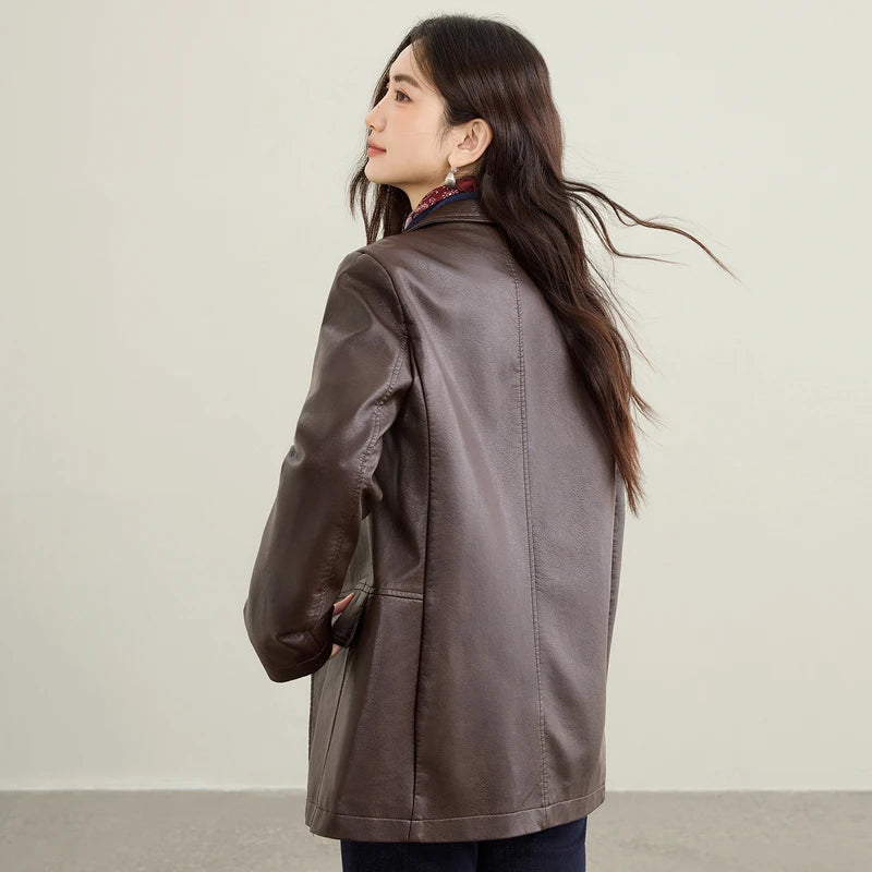 Sentubila Damen PU Lederjacke – Kaffee-Farbener Biker-Style Mantel mit Reverskragen, Lange Ärmel, Winddicht für Herbst & Winter