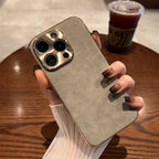 Funda práctica de lujo con soporte metálico para iPhone 11–17 Pro Max y Air – Funda de cuero con protección para cámara