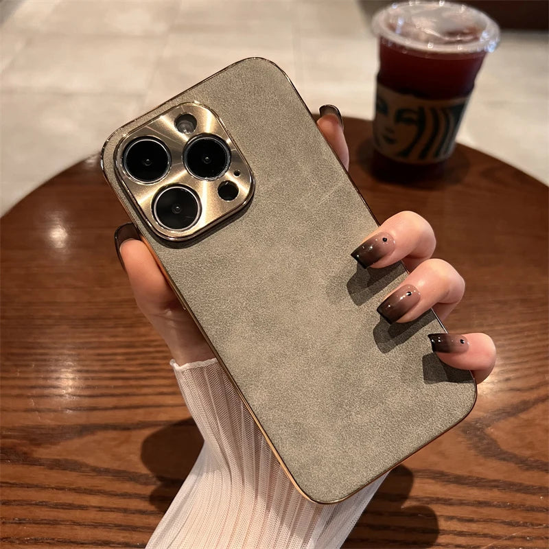 Funda práctica de lujo con soporte metálico para iPhone 11–17 Pro Max y Air – Funda de cuero con protección para cámara