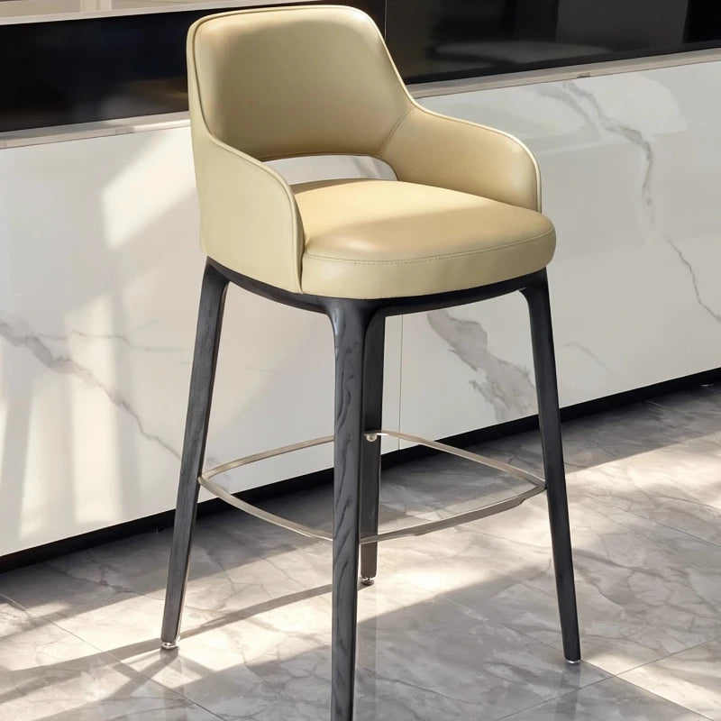 Tabouret de bar en cuir avec meubles de rangement et meubles de cuisine – Barhocker au design moderne en forme de triangle dans un minimalisme italien pour bar, cuisine et salon 