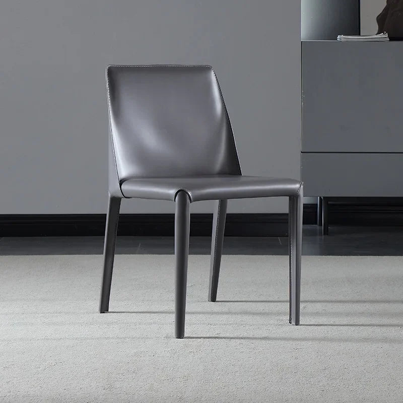 Italienischer Minimalistischer Esszimmerstuhl aus Sattelleder – Nordischer Luxus-Armstuhl für Küche, Restaurant & modernes Wohnen