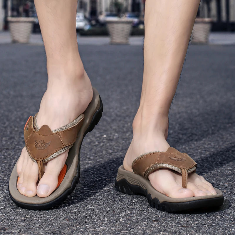 SENLONGBAO Herren Sommer Sandalen – Atmungsaktive Leder Flip-Flops, weiche Komfort-Slipper für Strand & Outdoor