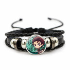 Demon Slayer™ Lederarmband mit Figuren-Charm – Tanjiro, Nezuko, Inosuke & Zenitsu | Verstellbares Fan-Armband mit Glasanhänger