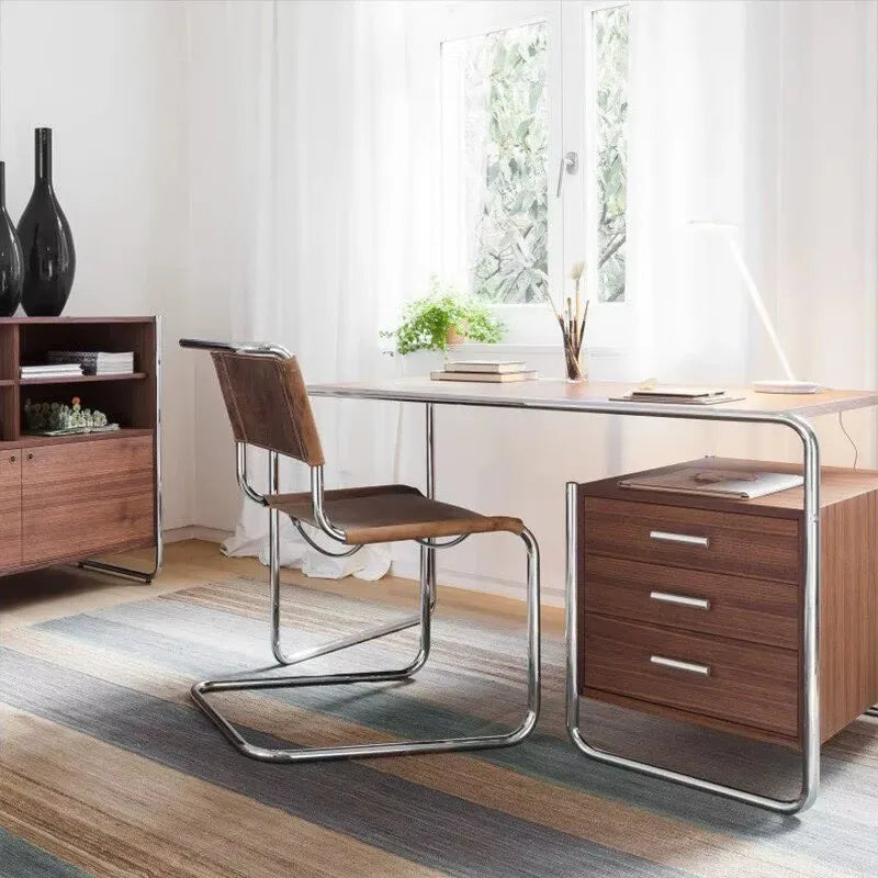 Italienischer Bauhaus Lederstuhl aus Sattelleder – Moderner Dining- & Wohnstuhl im Retro Light-Luxury Design