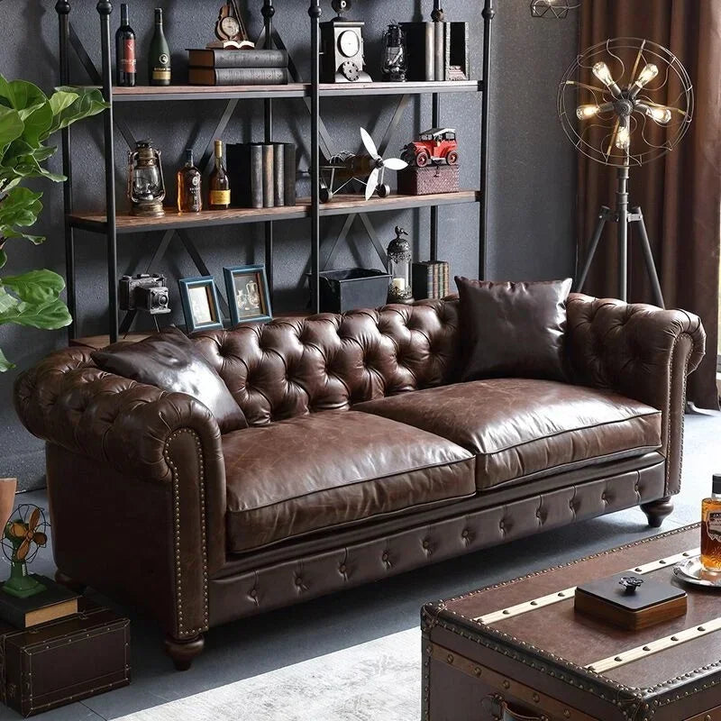 2025 Vintage Chesterfield Sofa in Oil-Wax-Lederoptik – Hochwertiges Rollarm-Ledersofa mit moderner Funktionalität