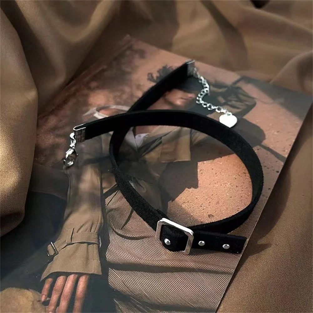 Schwarzer Leder Choker für Damen – Vintage Clavicle Chain Halsband aus feinem PU-Leder, eleganter Gothic Schmuck